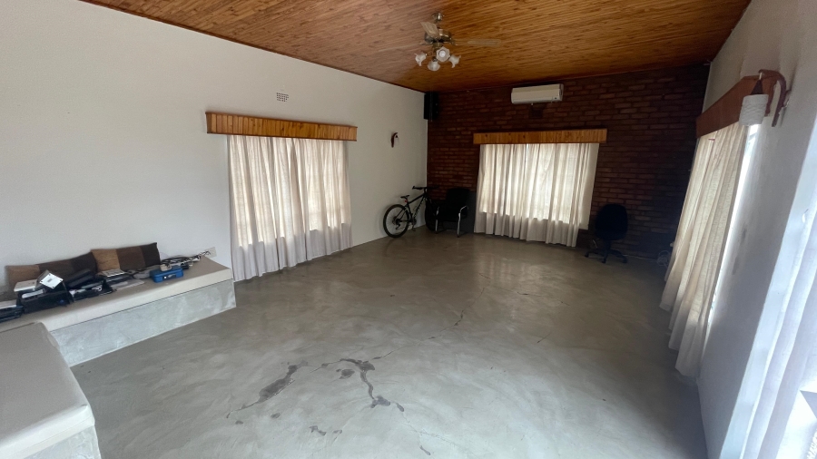 3 Bedroom Property for Sale in Harpington A H North West